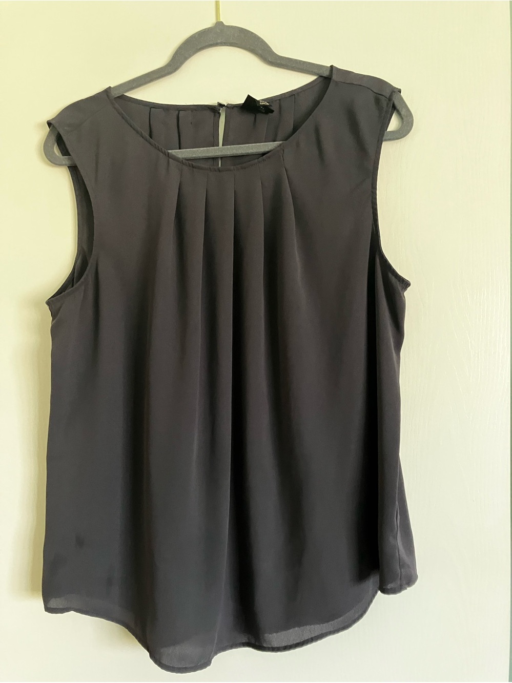 NWOT Worthington Sleeveless Blouse XXL Gray Pleated Flowy Top